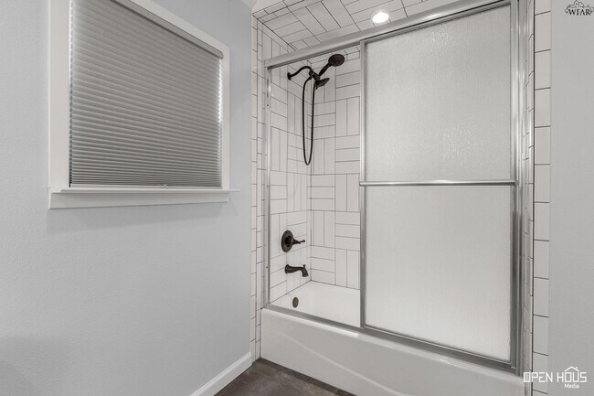 Building Photo - 3512 Juniper Ln