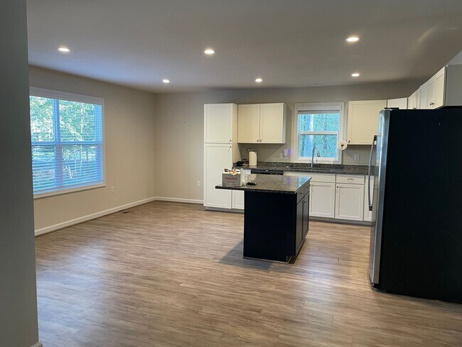 Building Photo - Cozy Home in Colonial Beach!