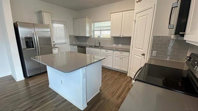 Building Photo - 204 Bronco Billy Dr