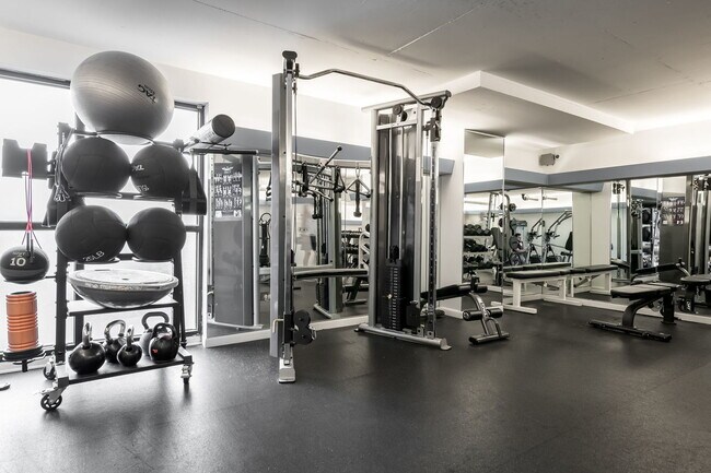 Building Photo - 2800 N Lake Shore Dr