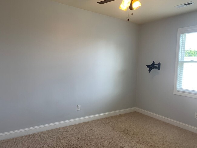 Building Photo - Five Bedroom Home in Falcon Bridge