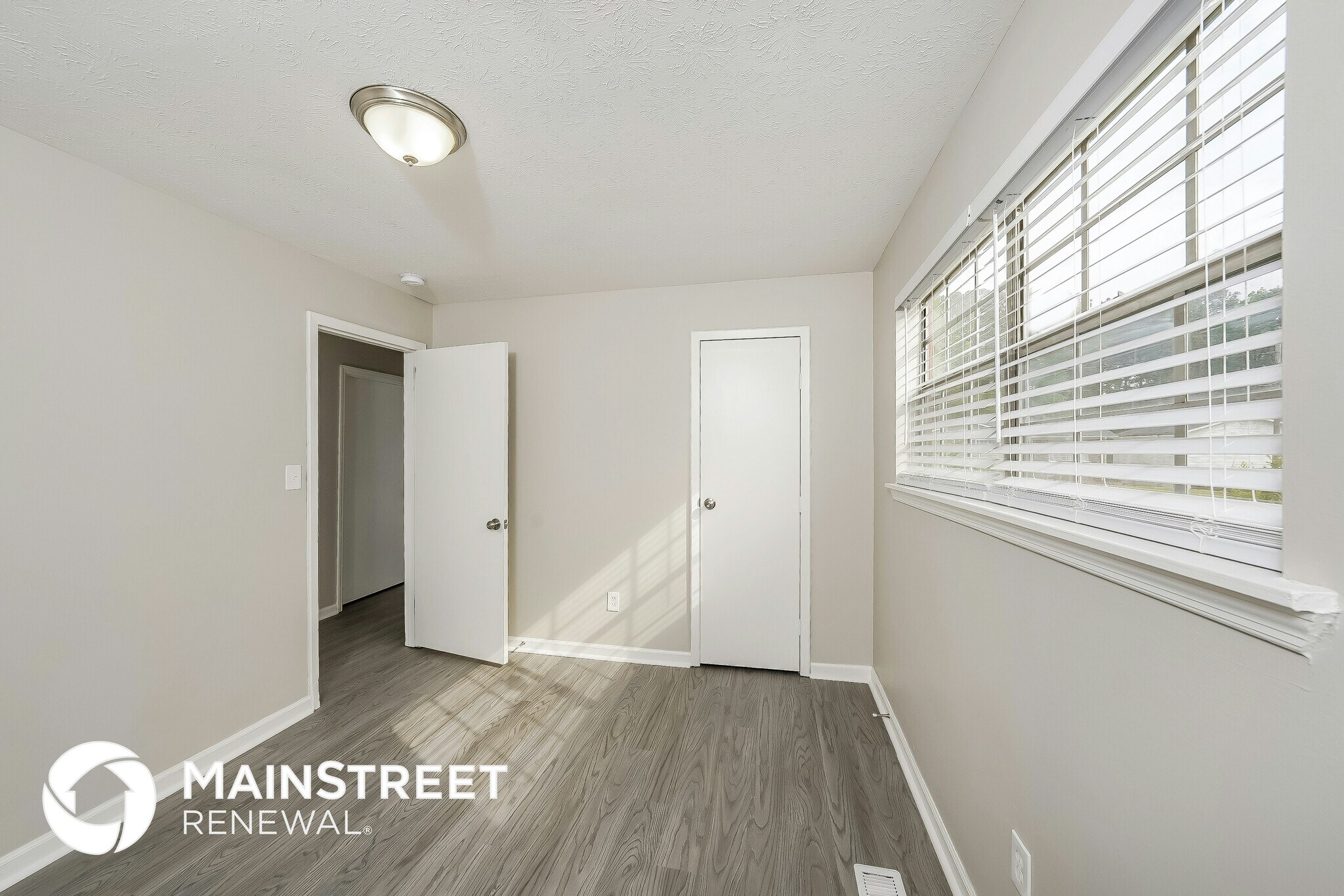 Building Photo - 617 Princess Ln