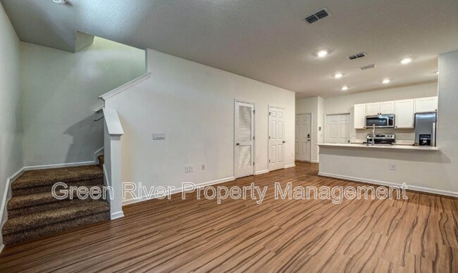Building Photo - 827 Rivertree Pl