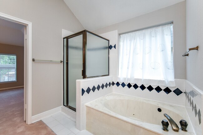 Building Photo - 2710 Double Lake Dr