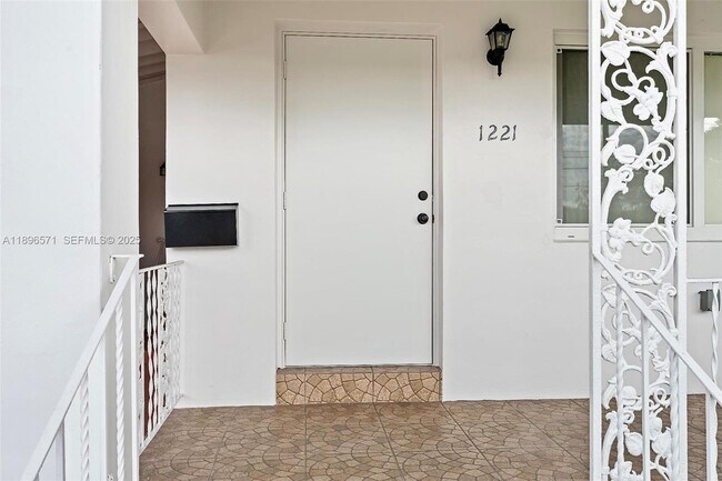 Building Photo - 1221 NW 34th Ave