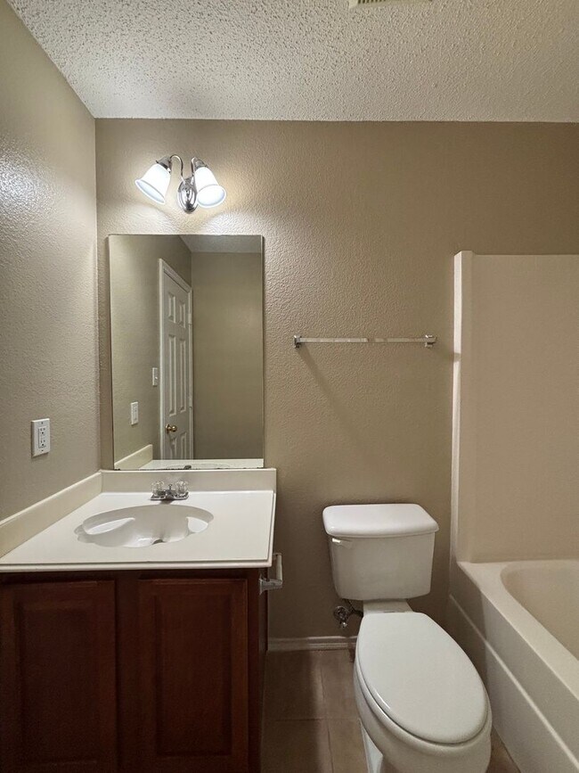 Building Photo - 7533 Kings Tr