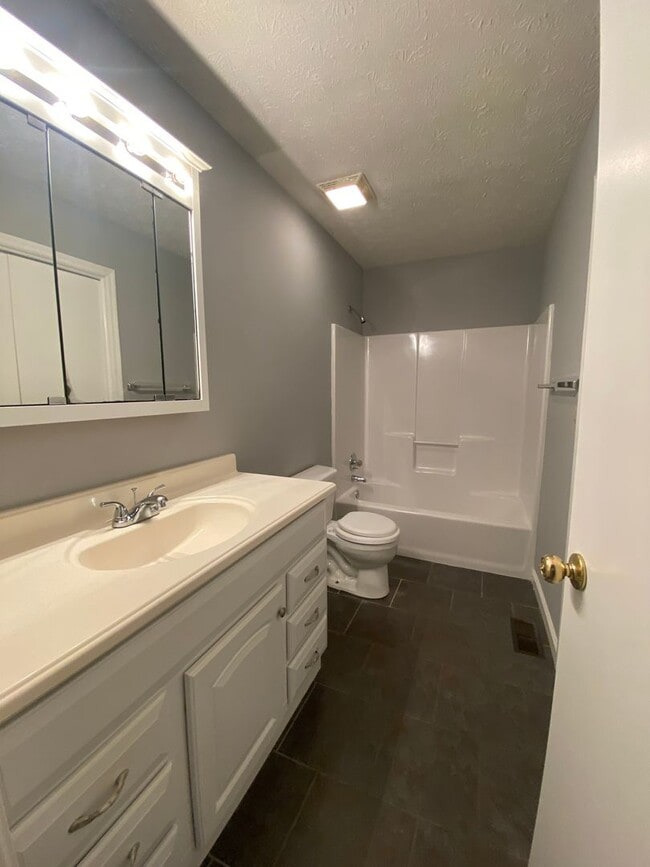 Building Photo - OCONEE COUNTY - Cute 2 bedroom 1.5 bath ho...