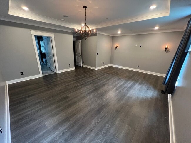 Building Photo - 4 Bedroom Home w/ Office and 3 Car Garage