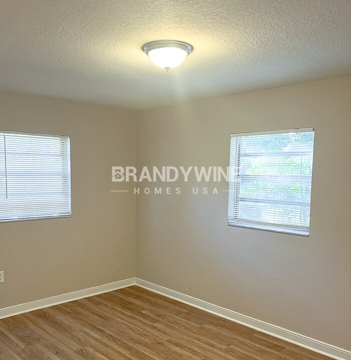 Building Photo - 5711 N 43rd St