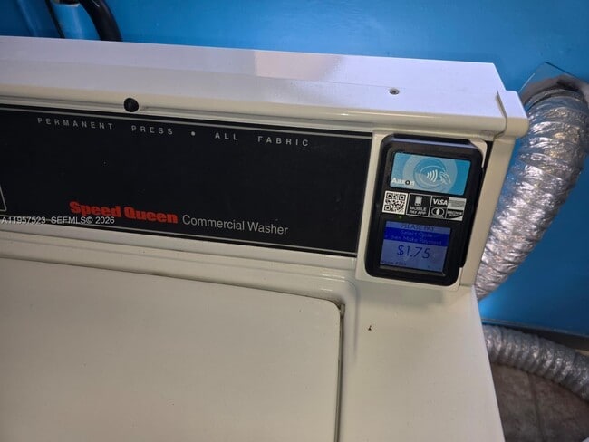 Building Photo - 5151 W Oakland Park Blvd