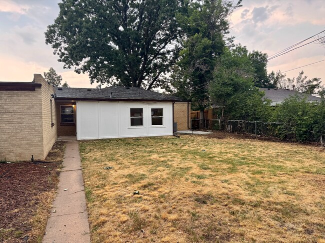 Building Photo - Updated 3 Bedroom 2 Bath Single Family Hom...