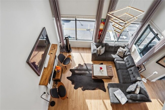 Building Photo - 70-73 500