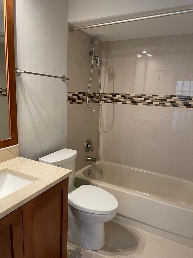 Building Photo - 5276 Buckhead Cir