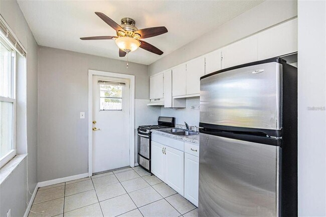 Building Photo - 7057 Sunset Dr S