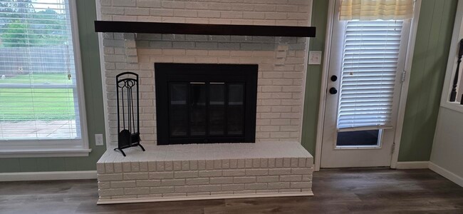 Building Photo - 4011 Pinnacle Way