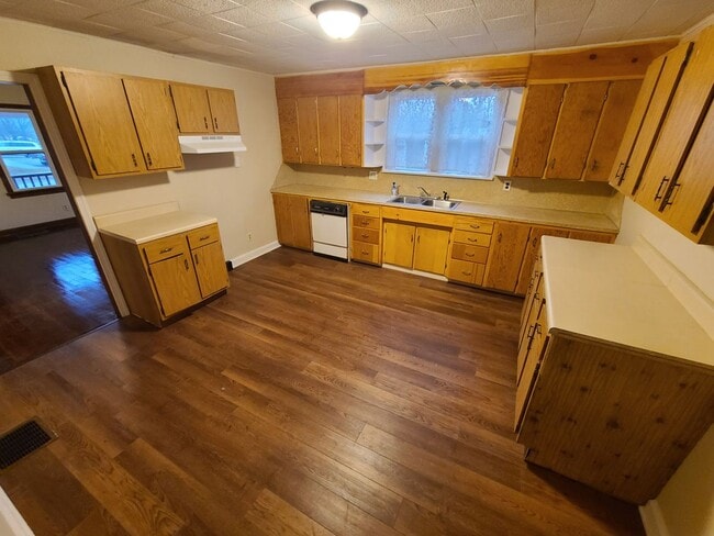 Building Photo - Near Southgate - coming soon