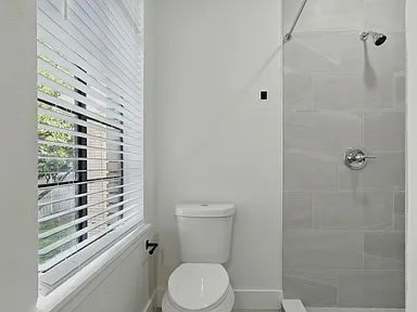 Building Photo - Fall Semester Move-In | Spacious 5BR Home in Ridgewood Park