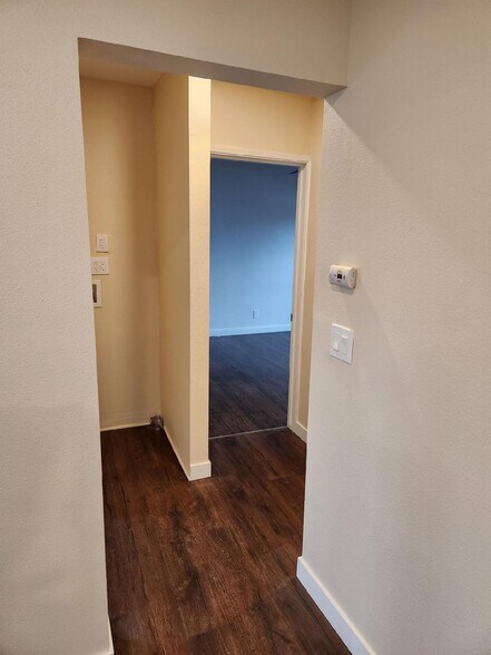 Building Photo - 914 N Olive St