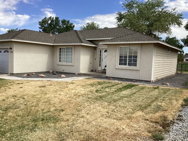 Building Photo - 3 Bedroom, 2 Bathroom Home in Fernley