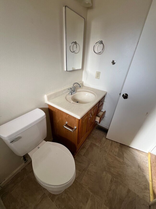 Building Photo - Oroville 4 bed 2 bath 3300sqft country hom...
