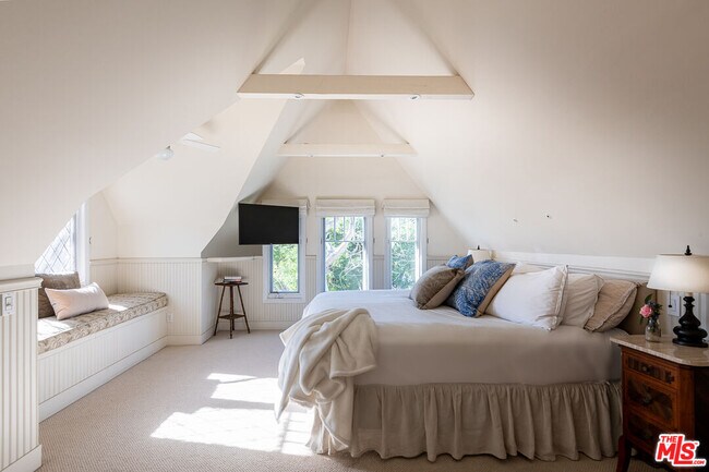 Building Photo - 427 12th St