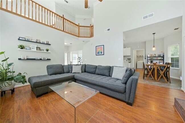 Building Photo - 983 Aspen Dr