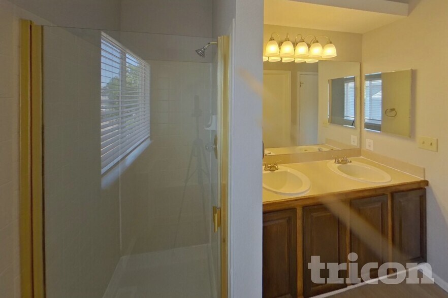 Building Photo - 6325 Blazing Star Dr