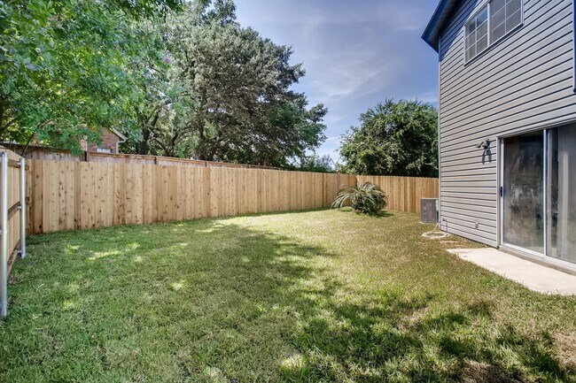 Building Photo - 4BR/2.5 Bath near the San Antonio Medical Center!!!
