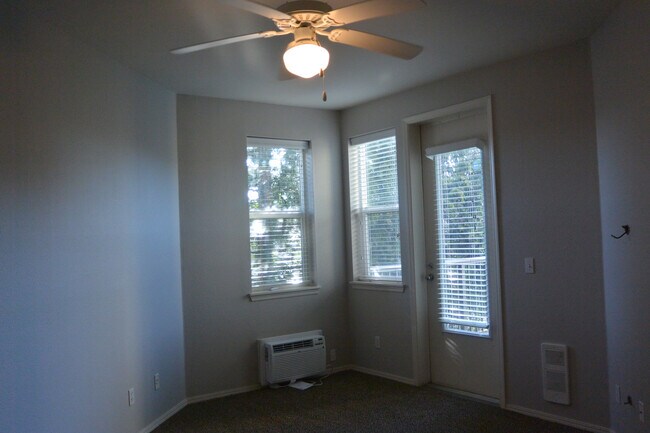 Building Photo - 1830 SE Cutter Ln