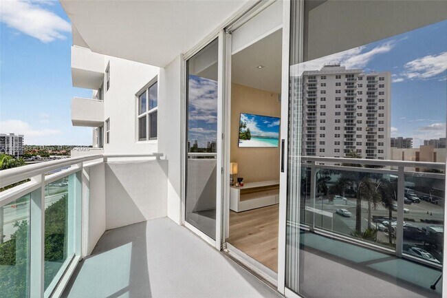 Building Photo - 3001 S Ocean Dr