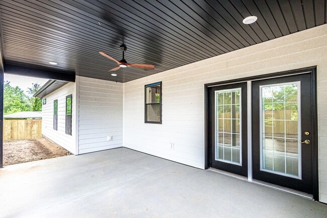 Building Photo - 1020 Crestland Ave