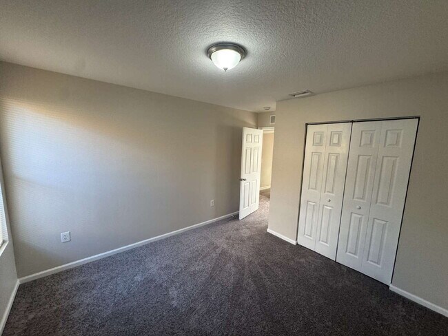 Building Photo - "Spacious 4-Bedroom Home with 2 Full Baths in Prime Tampa Location – 1,560 Sq. Ft. of Comfort!"