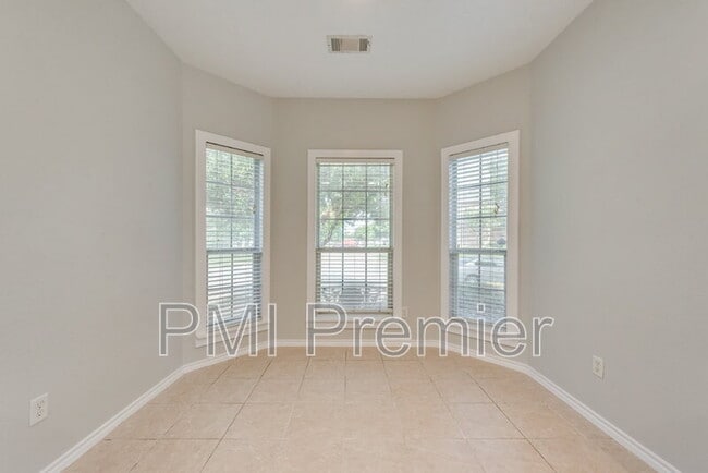 Building Photo - 5832 Center Ridge Dr