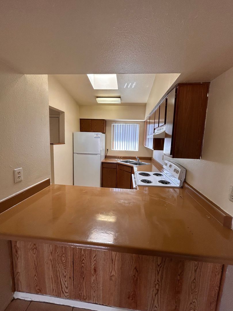 Building Photo - 1417-1417 N El Rio Dr