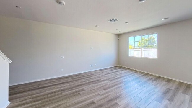 Building Photo - 40186 Birchfield Dr