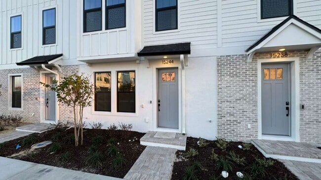 Building Photo - 15244 Groveside