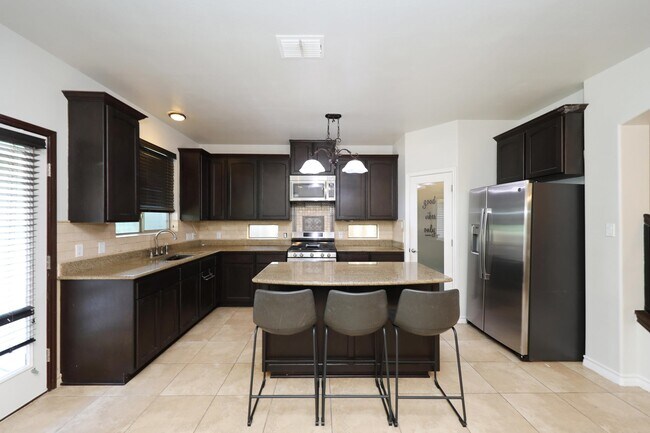 Building Photo - 9813 Sandhill Dr