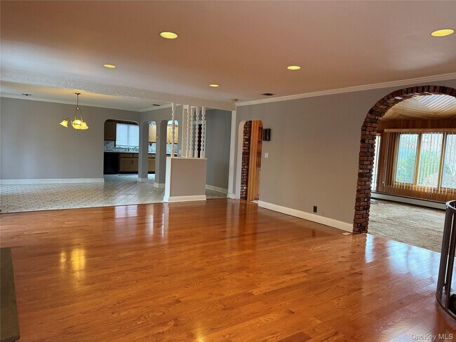 Building Photo - 1926 Midlane Rd