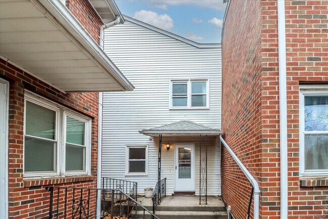 Building Photo - 115 Kensington Ave