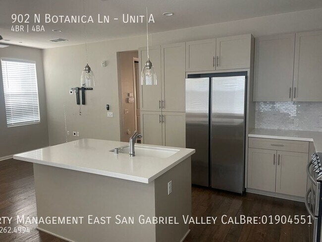 Primary Photo - 902 Botanica Ln