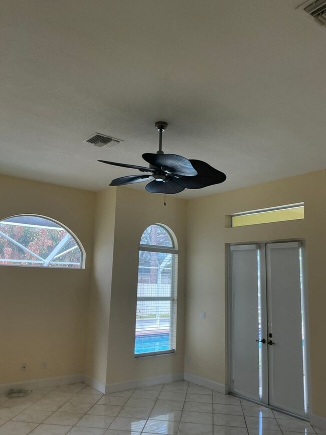 Building Photo - Pool home 4/3/2  Located East of US One  for Rent