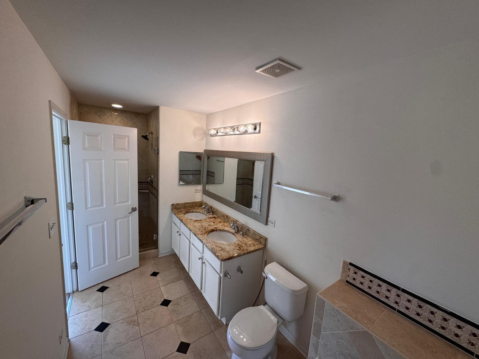 master bath - 364 Buckingham Ct