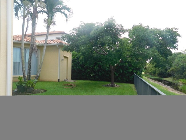 Building Photo - 2613 Treanor Terrace