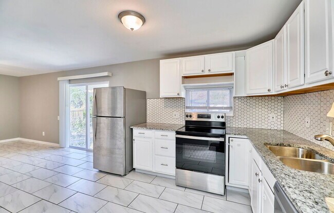 Building Photo - 2365 N Pointe Ln