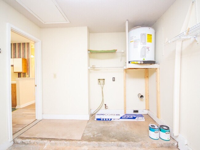 Building Photo - Location...Location....Location in Madison!