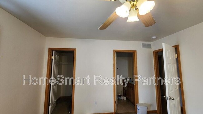 Building Photo - 203 W Coal Creek Dr