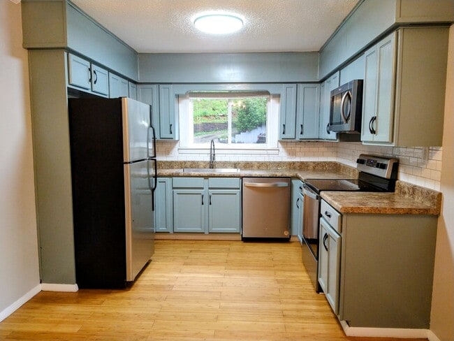Building Photo - 128 Woodland Hills Dr