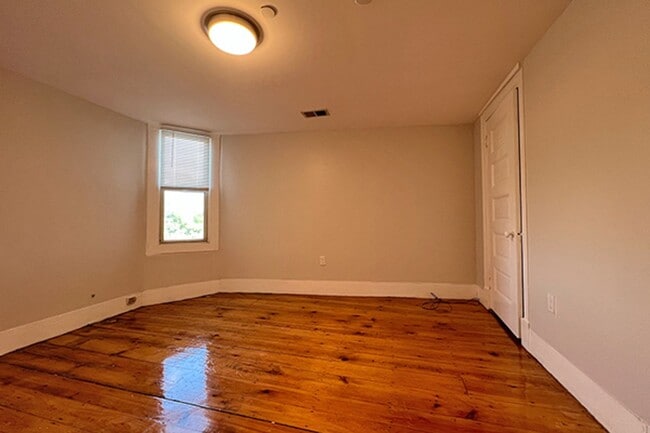 Building Photo - 9/1 No Fee! Renovated 3BR in downtown Beverly w/AC, laundry!