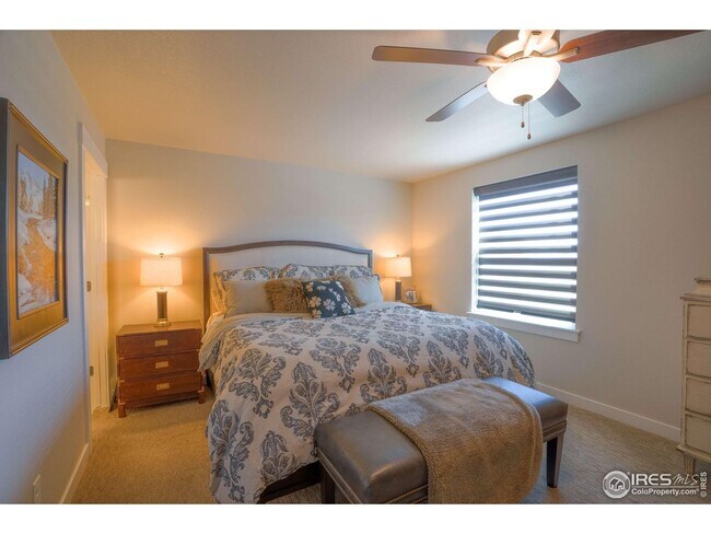 Building Photo - 294 E Chestnut St