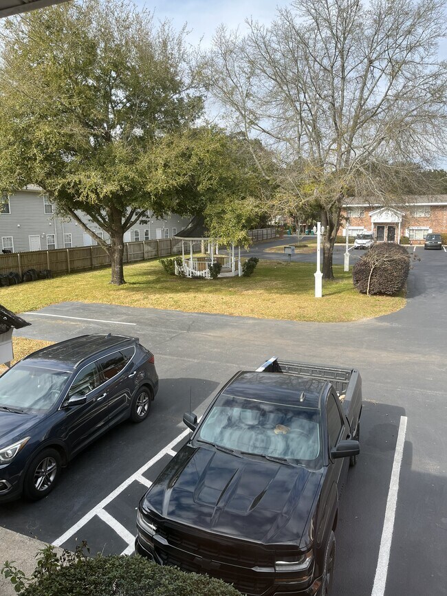 Building Photo - 824 Stonegate Ct